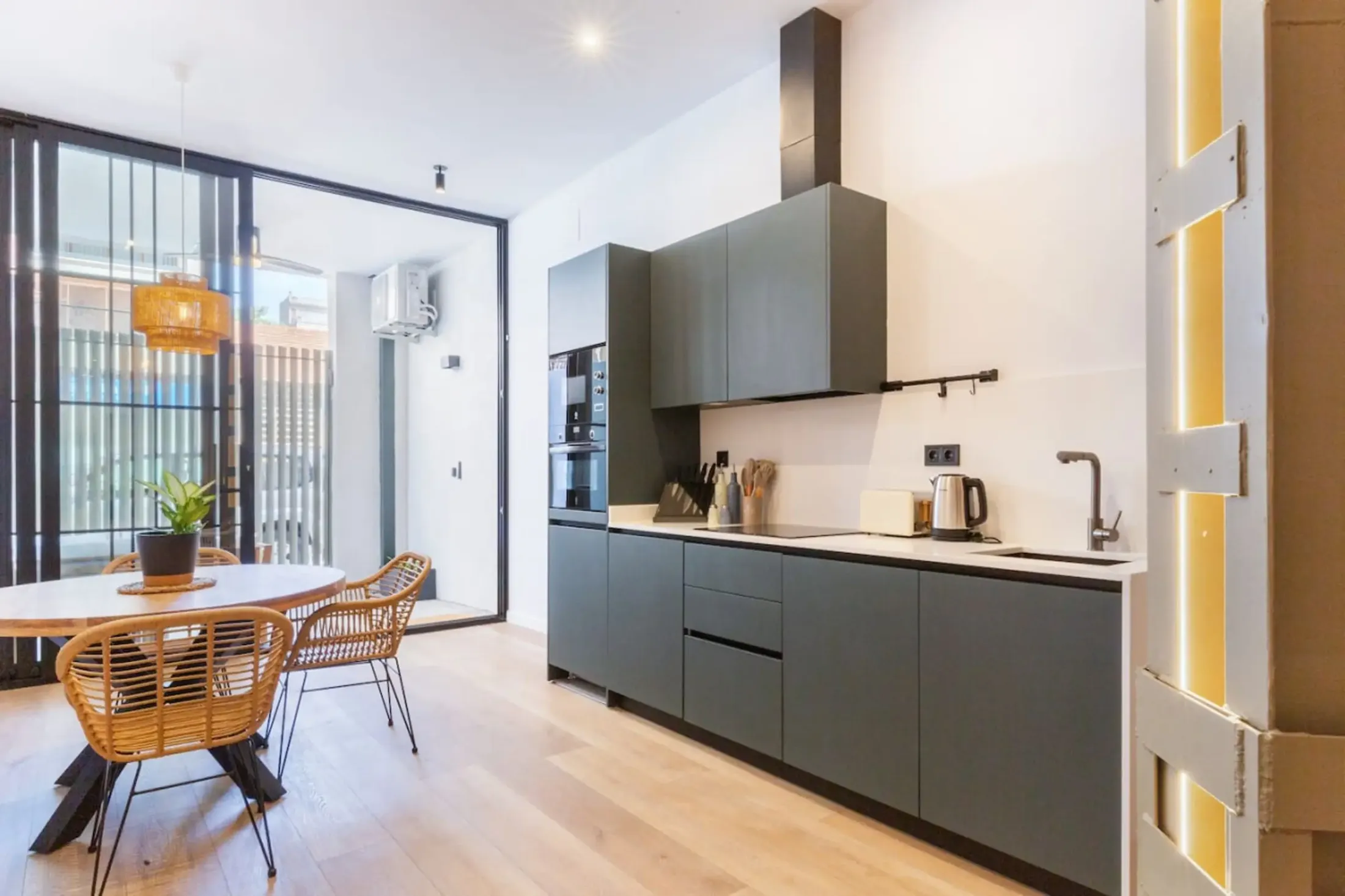 Cocina y comedor de un apartamento de Mestalla, Valencia